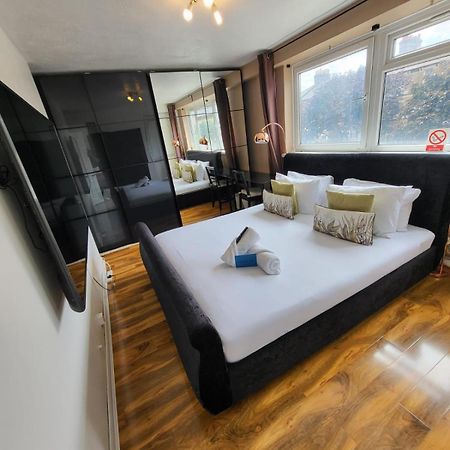 R3 Superking Sized Bed & 75" Tv On The Wall In Clapham Apartment Лондон Екстериор снимка